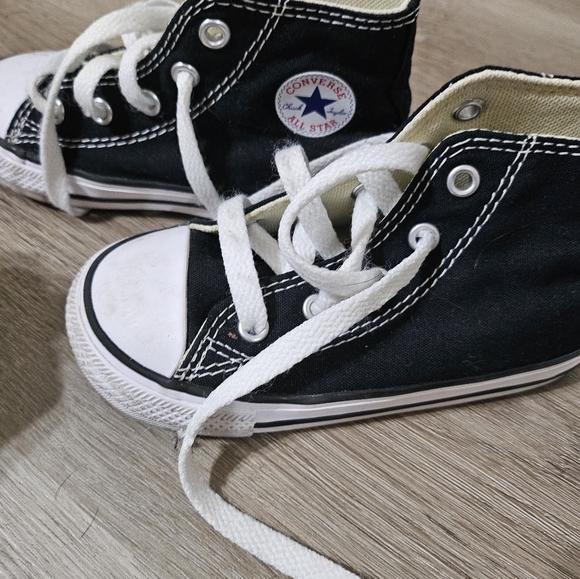 Toddler size 8 converse - Picture 3 of 3